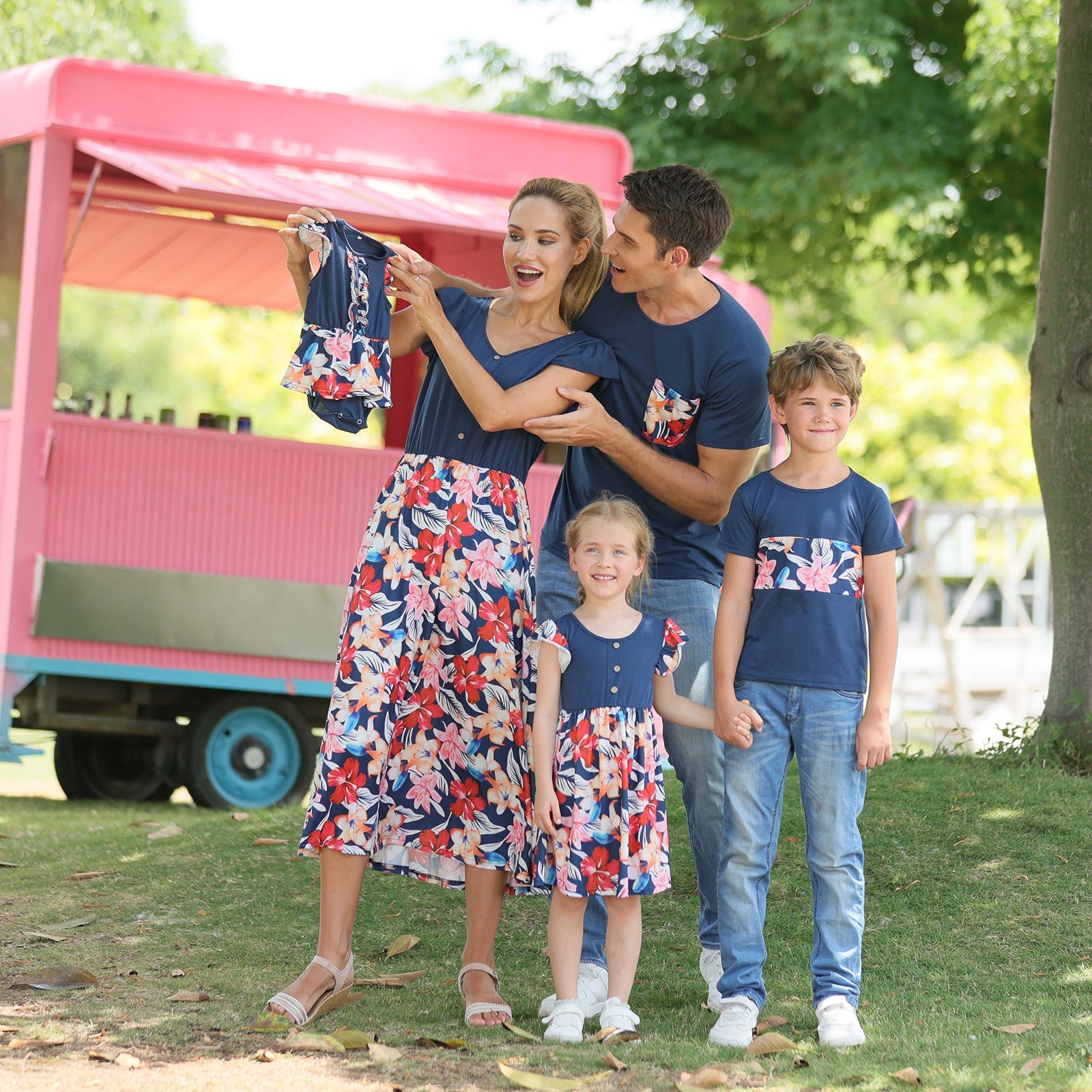Family Matching Floral Print Splicing Dark Blue Dresses and T-shirts Sets